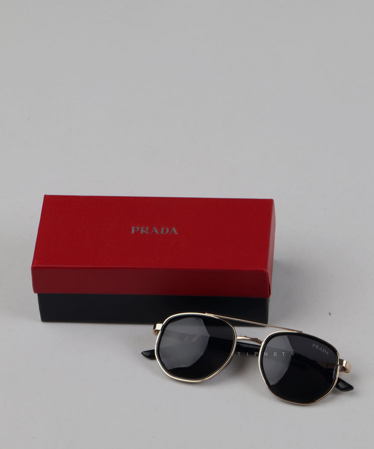 عینک آفتابی مشکی برند پرادا 8030